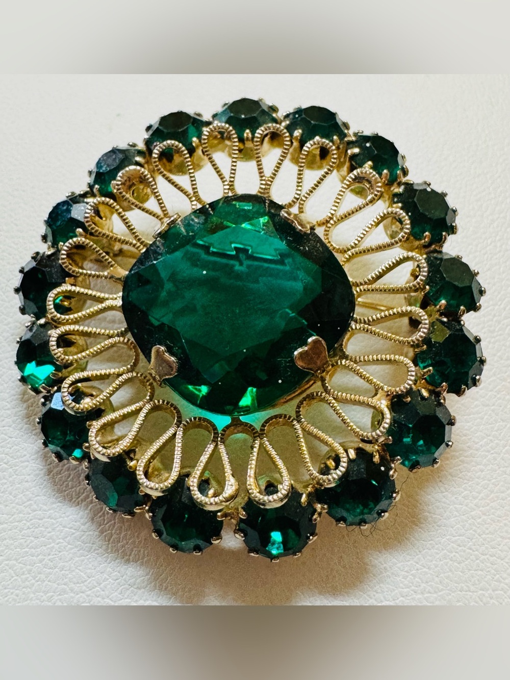 Emerald Green gold tone  Crystal rhinestone Brooch